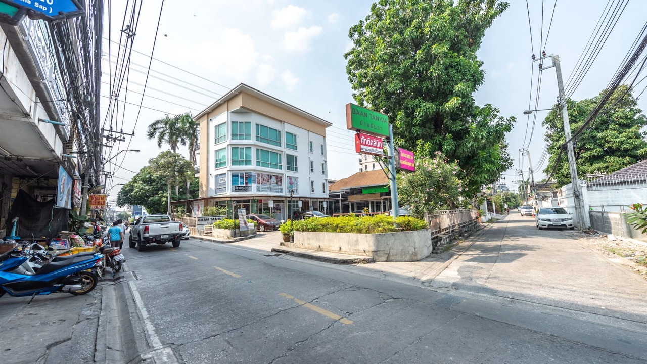 Photo of Buildings in Din Daeng