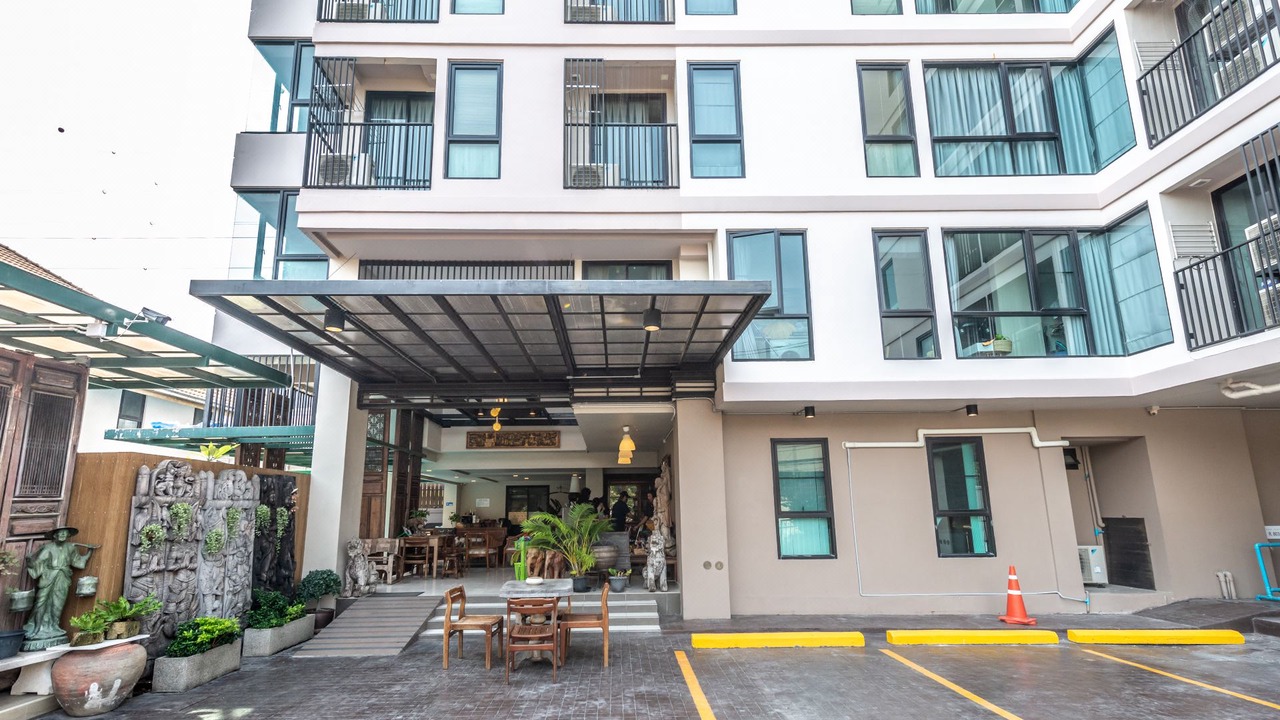 Photo of Buildings in Din Daeng