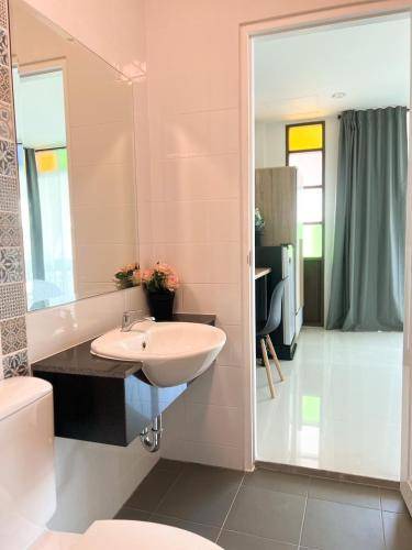 Photo of Bathroom in Ko Kaeo