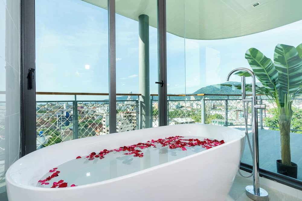 Photo of Bathroom in Nanai Road
