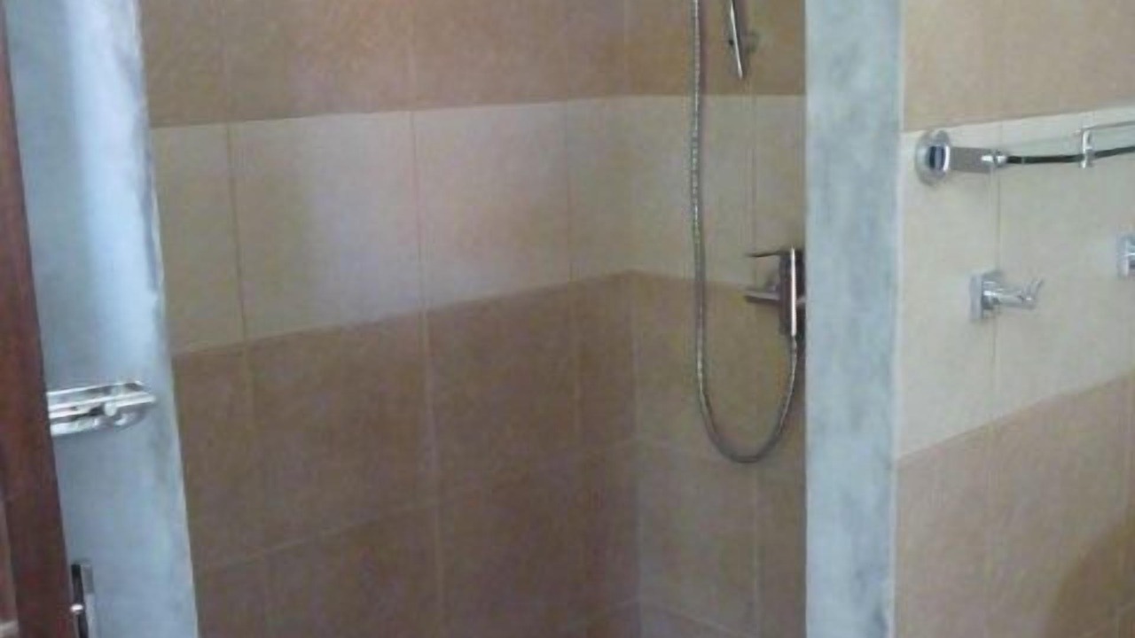 Photo of Bathroom in Maret