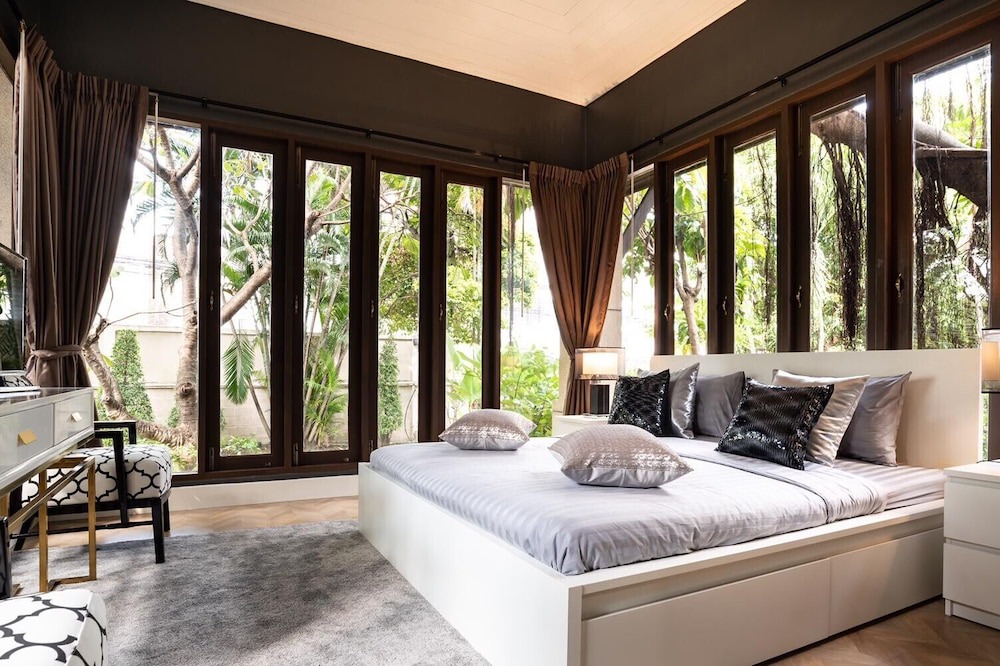 Photo of Bedroom in Khlong Tan Nuea