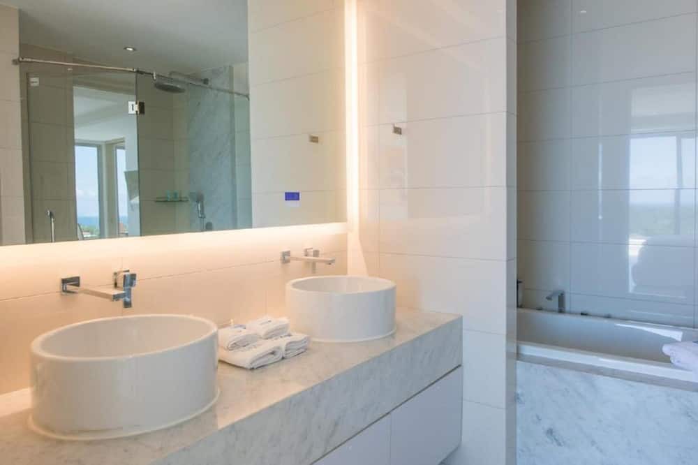 Photo of Bathroom in Kata