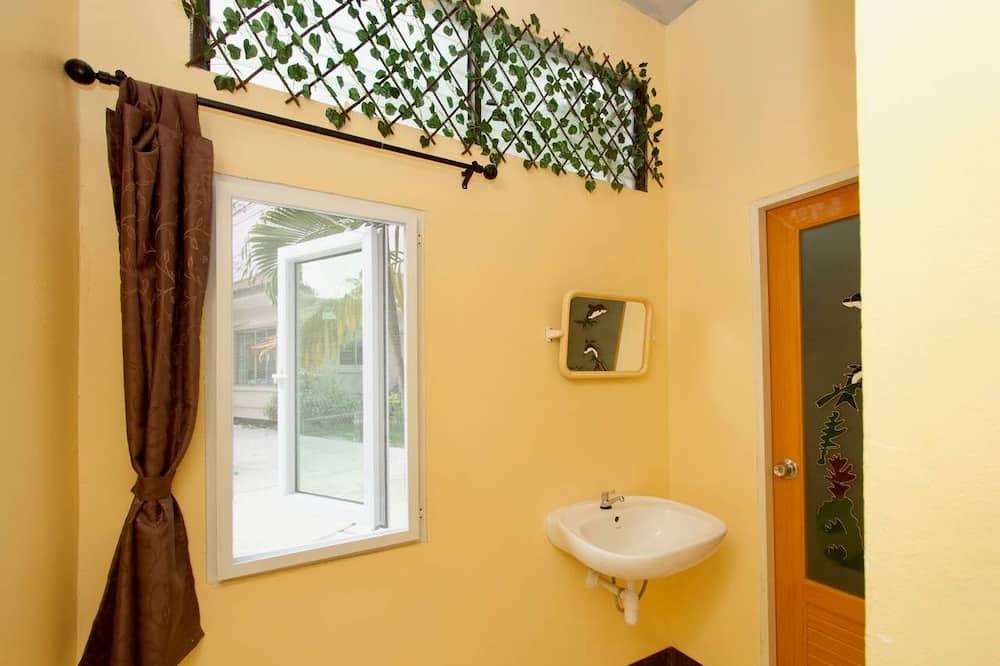 Photo of Bathroom in Nanai Road