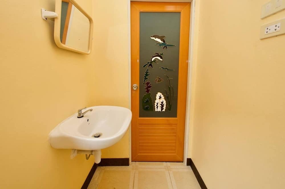Photo of Bathroom in Nanai Road