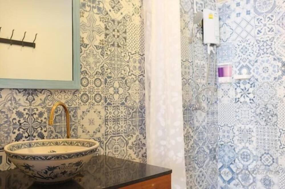 Photo of Bathroom in Thanon Nakhon Chai Si