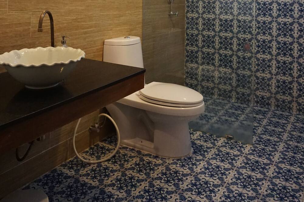 Photo of Bathroom in Thanon Nakhon Chai Si