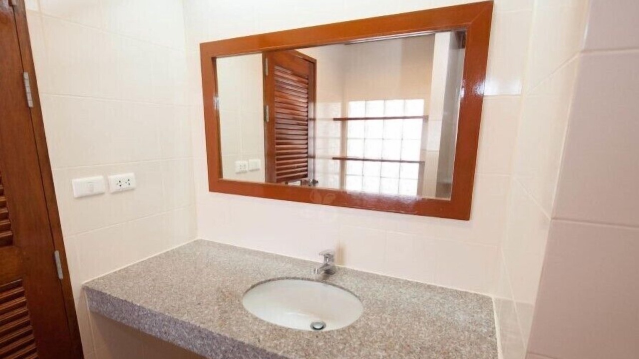 Photo of Bathroom in Nanai Road