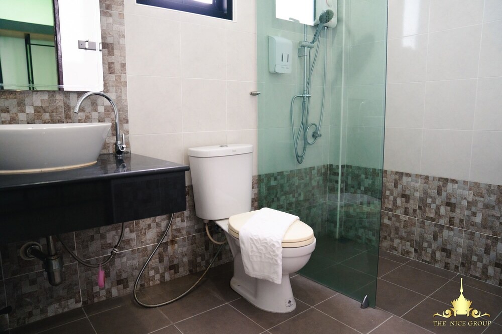 Photo of Bathroom in Na Mom