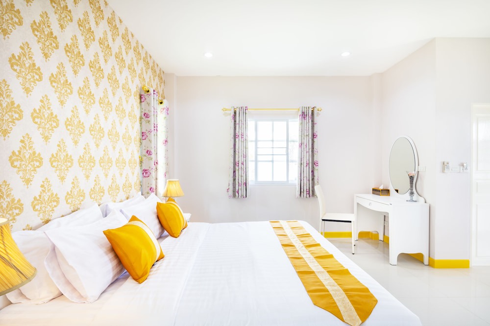 Photo of Bedroom in Khanong Phra