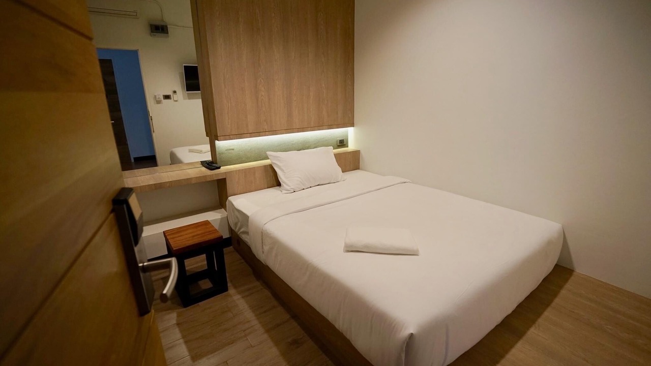 Photo of Bedroom in Samsen Nai