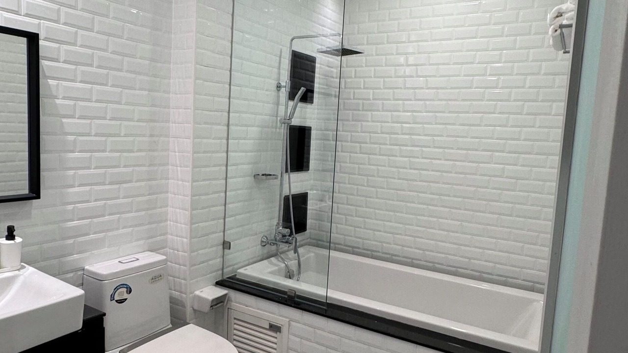 Photo of Bathroom in Pom Prap Sattru Phai