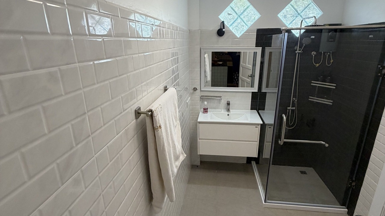 Photo of Bathroom in Maret