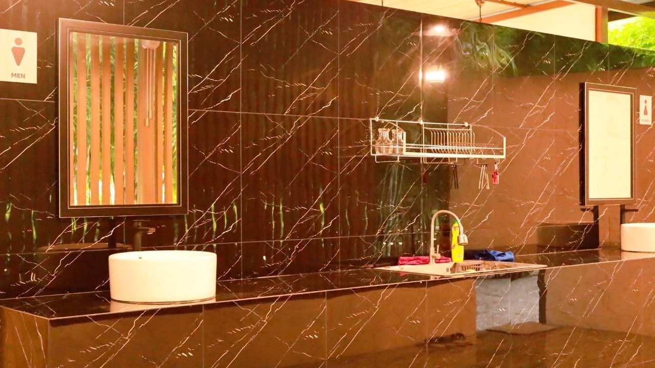 Photo of Bathroom in Phra Phutthabat