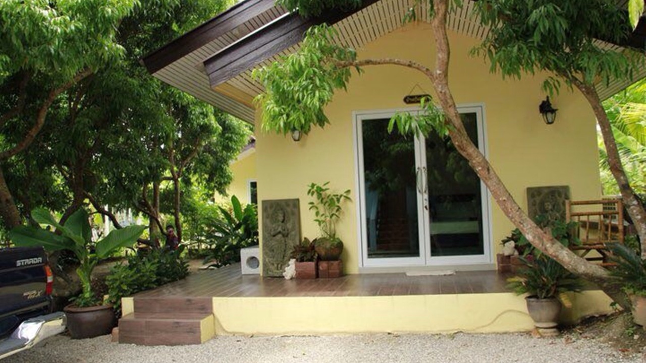 Photo of Bedroom in Amphawa