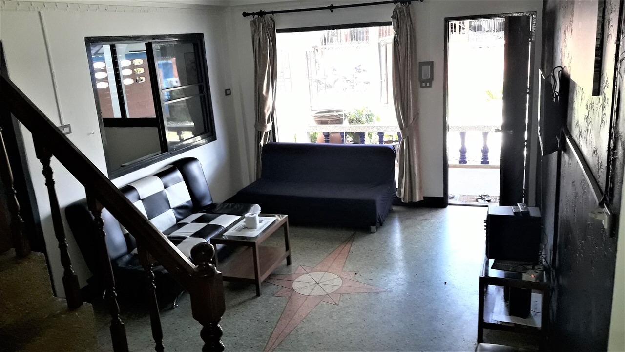 Photo of Livingroom in Nanai Road