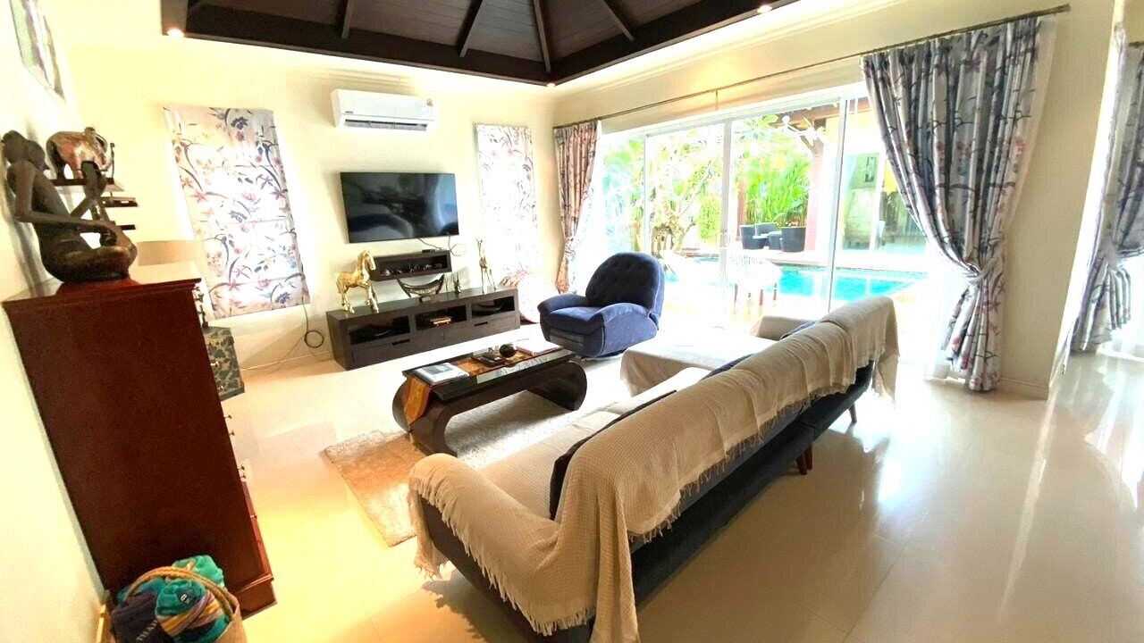 Photo of Livingroom in Karon