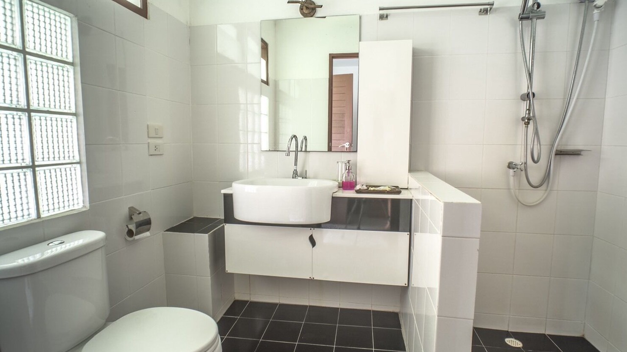 Photo of Bathroom in Koh Lon