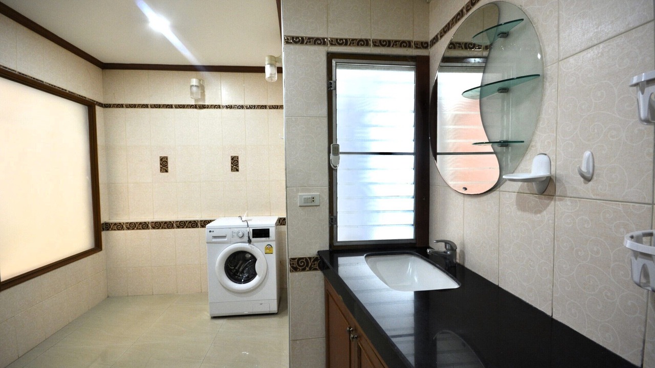 Photo of Bathroom in Na Kluea
