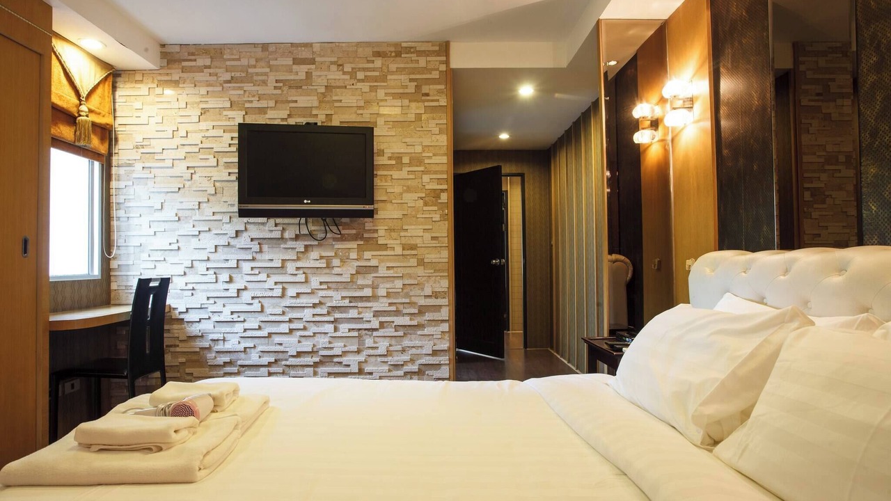 Photo of Bedroom in Khlong Toei Nuea