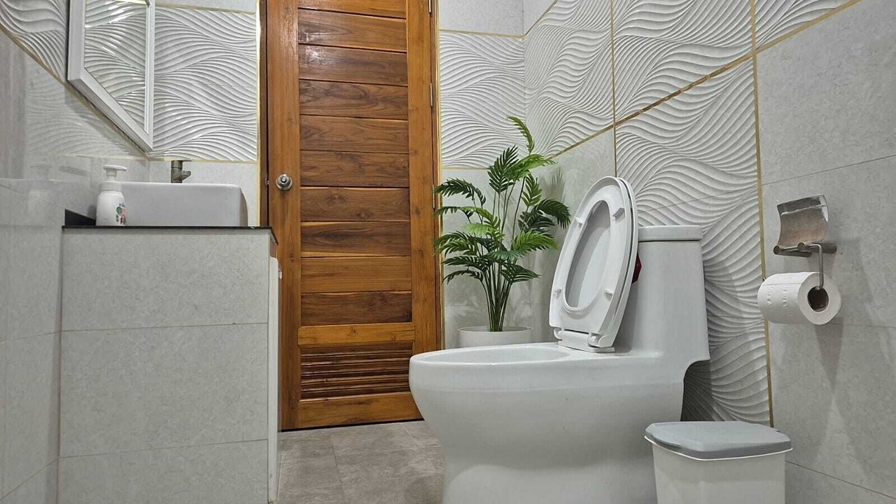 Photo of Bathroom in Wok Tum