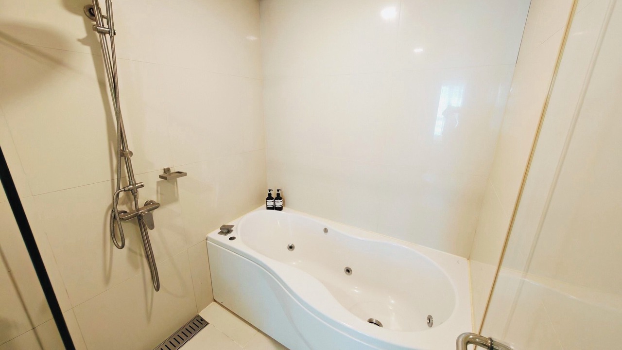 Photo of Bathroom in Khlong Tan Nuea