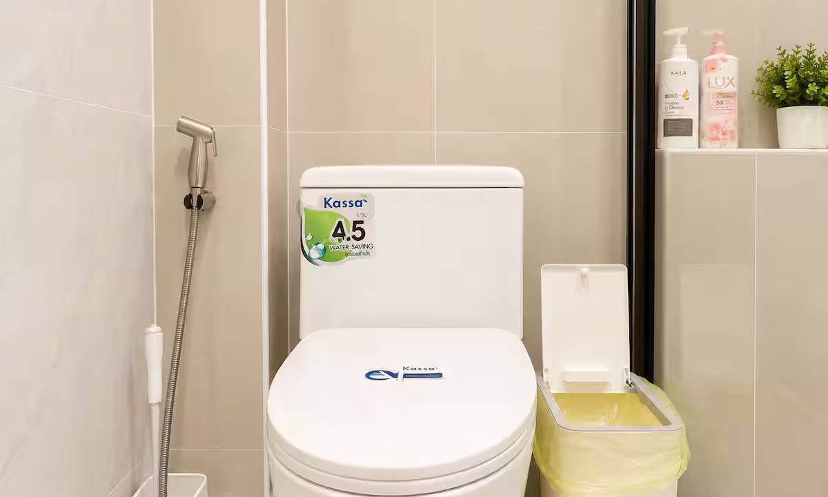 Photo of Bathroom in Thanon Phetchaburi