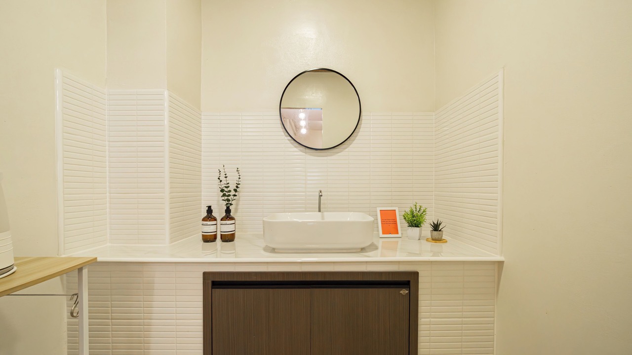 Photo of Bathroom in Pom Prap Sattru Phai
