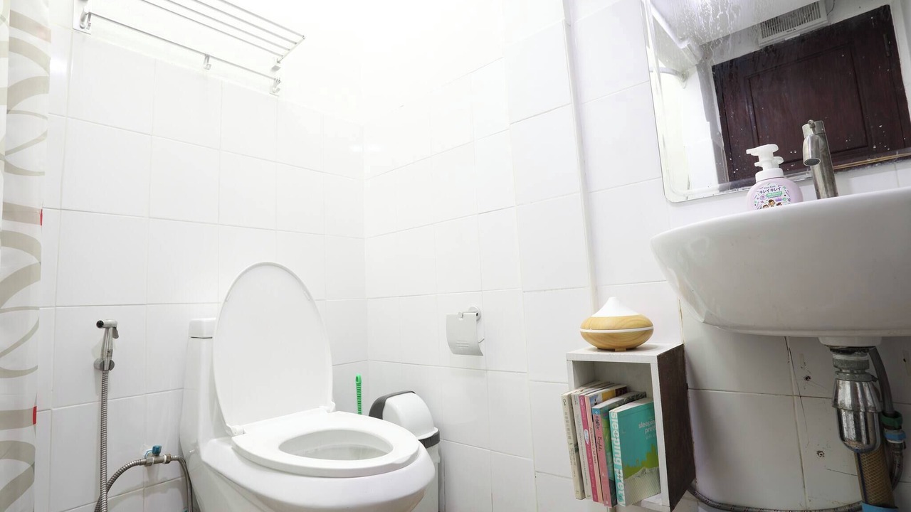 Photo of Bathroom in Wat Ratchabophit