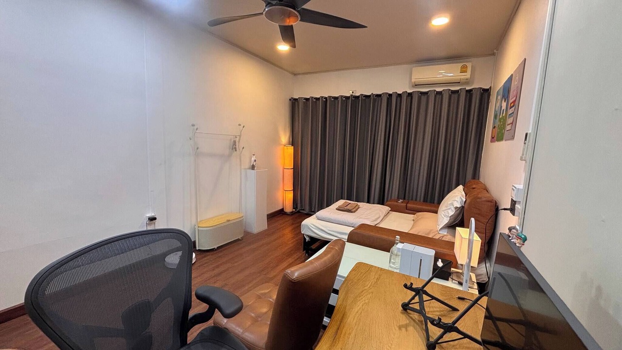 Photo of Bedroom in Wat Ratchabophit