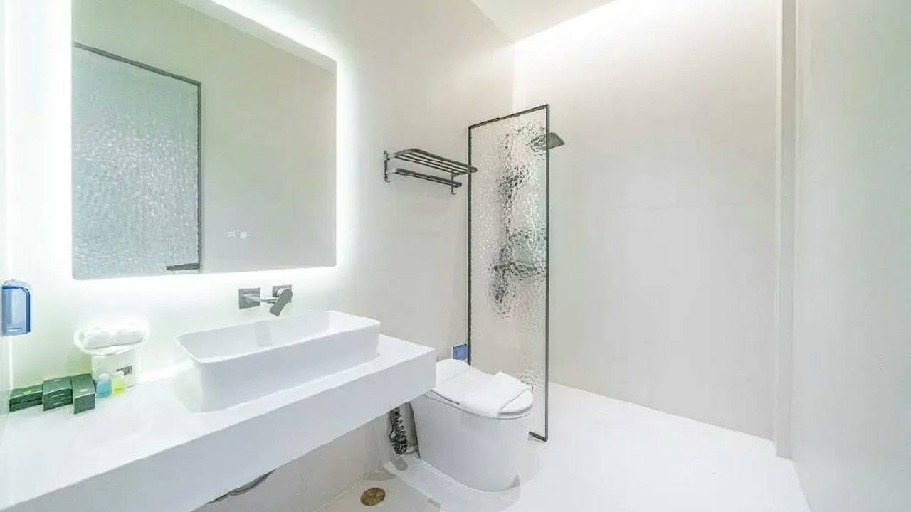 Photo of Bathroom in Pong