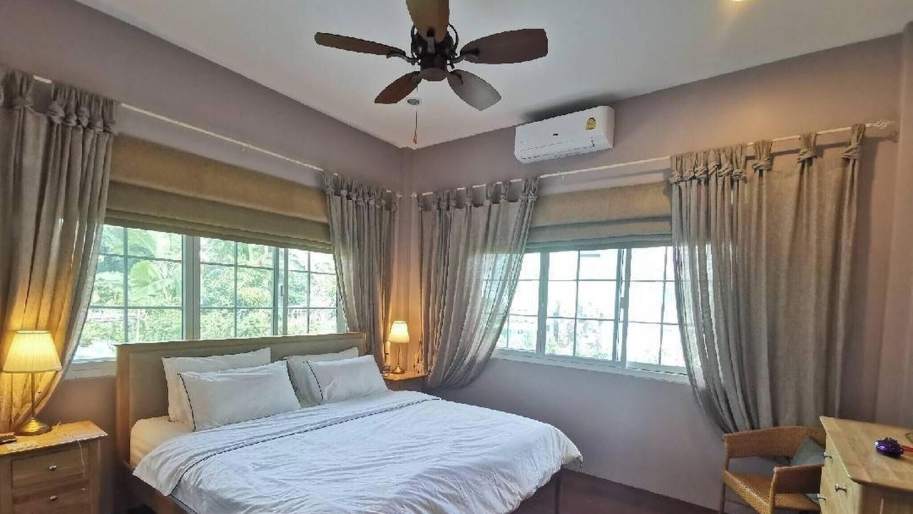 Photo of Bedroom in Khanong Phra