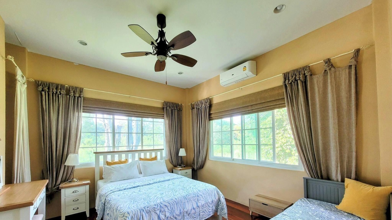 Photo of Bedroom in Khanong Phra
