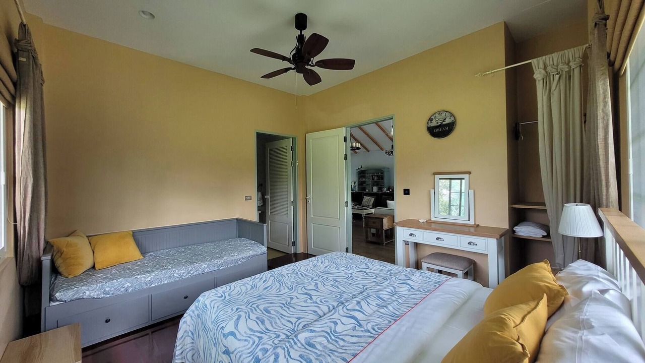 Photo of Bedroom in Khanong Phra