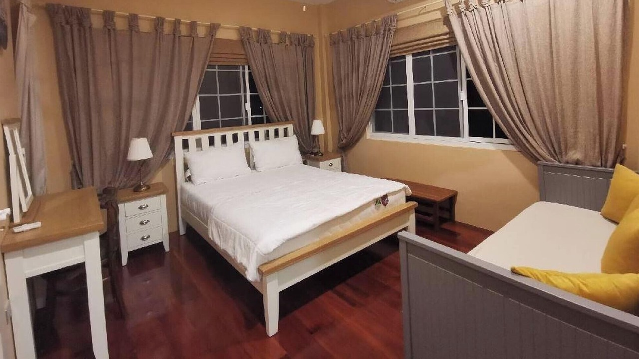 Photo of Bedroom in Khanong Phra