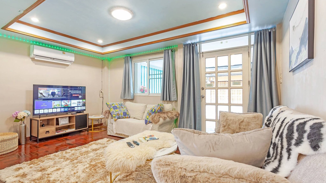 Photo of Livingroom in Khlong Tan