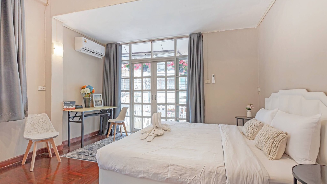 Photo of Bedroom in Khlong Tan