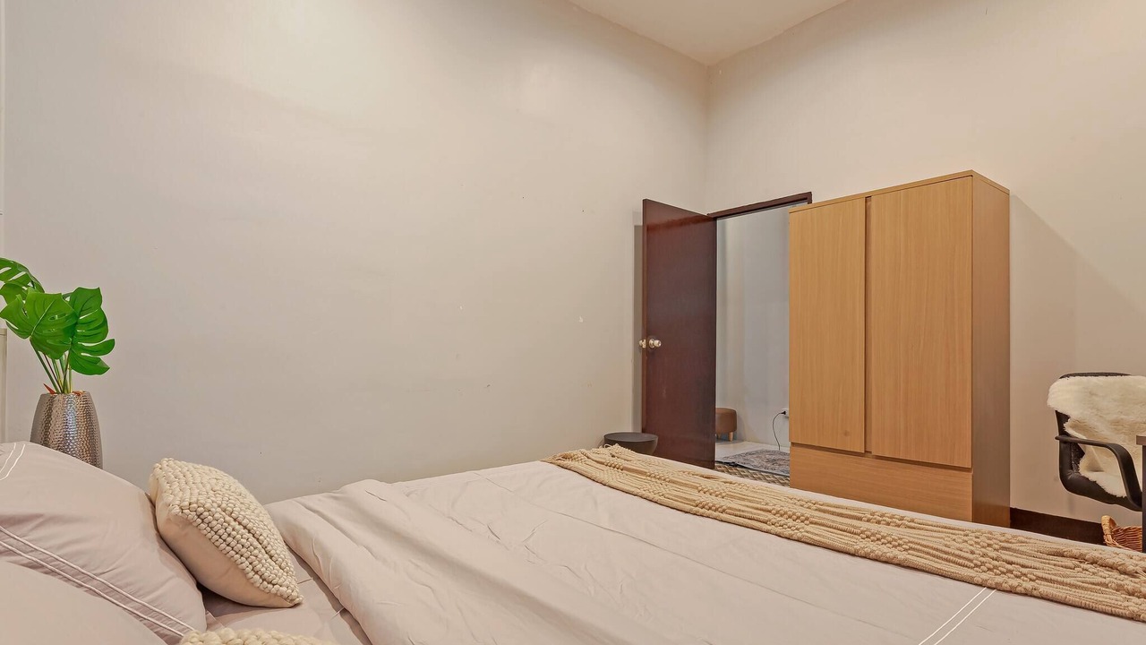 Photo of Bedroom in Phra Khanong