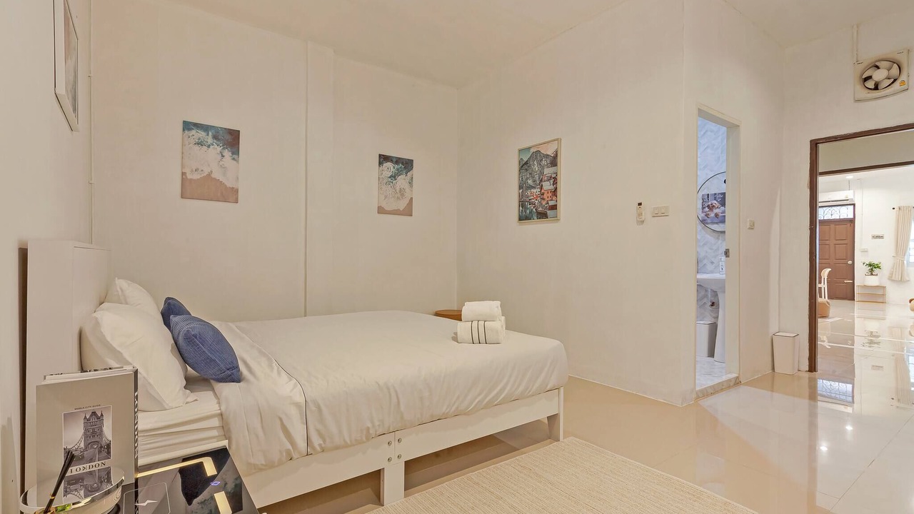 Photo of Bedroom in Phra Khanong