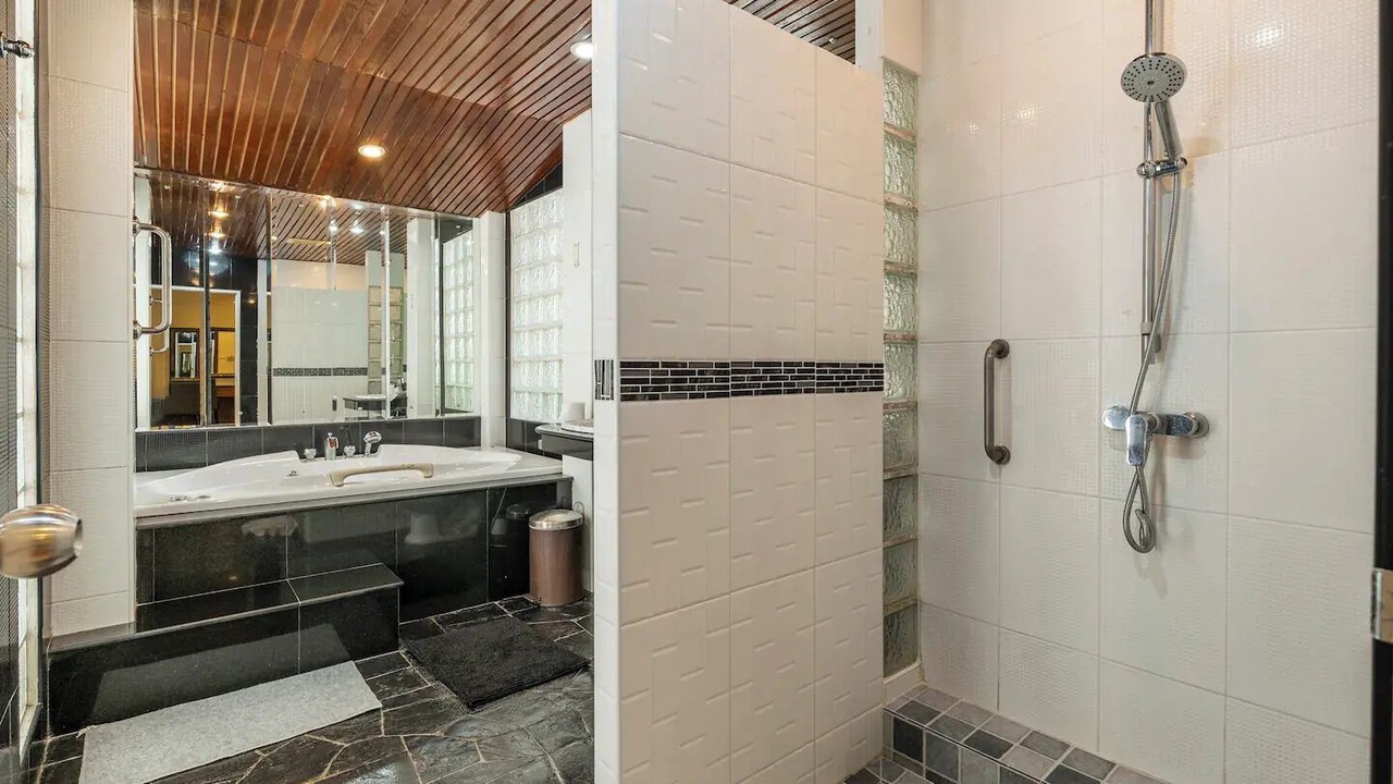 Photo of Bathroom in Kamala
