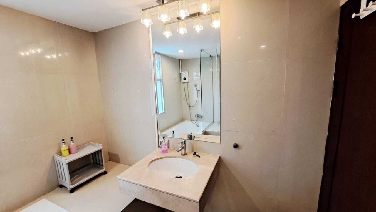Photo of Bathroom in Khlong Toei Nuea