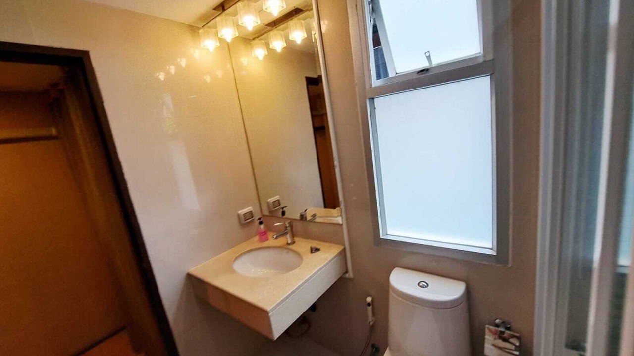 Photo of Bathroom in Khlong Toei Nuea