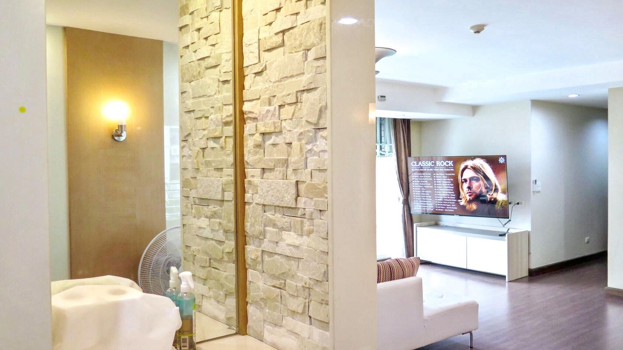 Photo of Bedroom in Khlong Toei Nuea