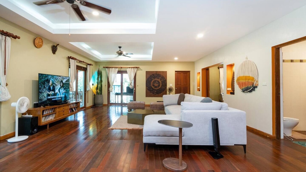 Photo of Livingroom in Nai Harn
