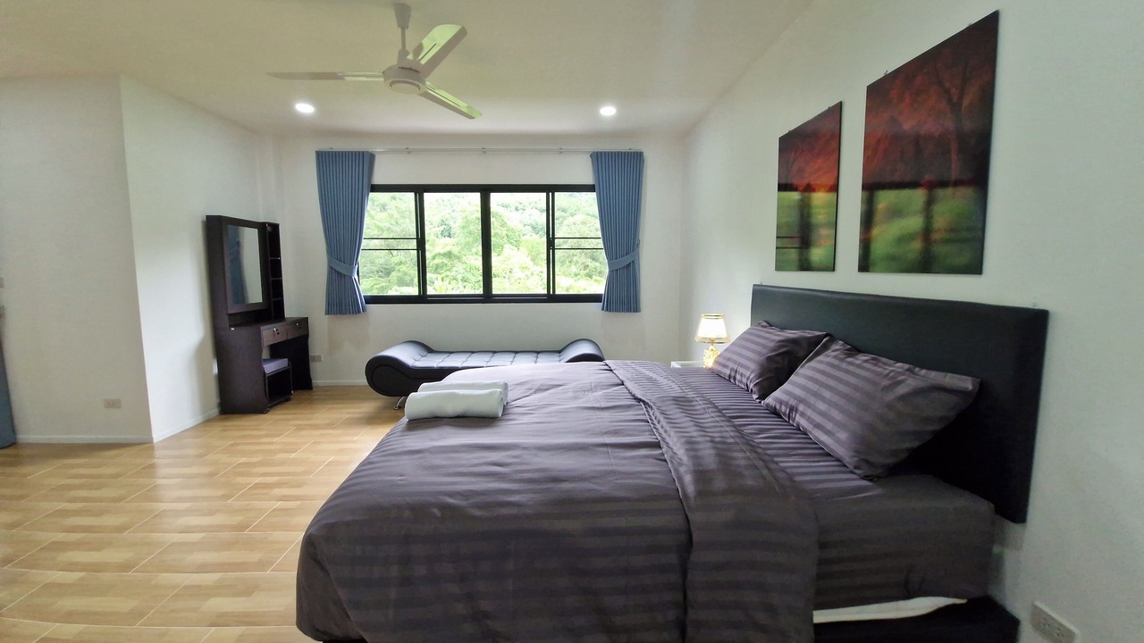 Photo of Bedroom in Chalong