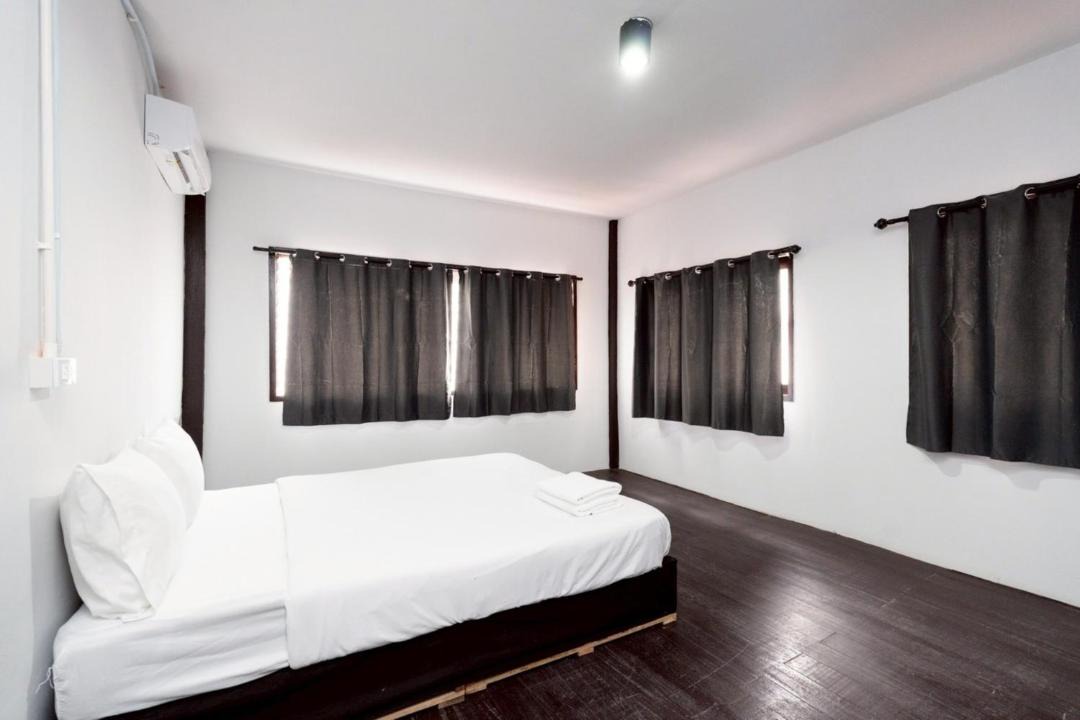 Photo of Bedroom in Wat Bowon Niwet