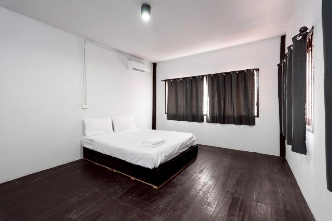 Photo of Bedroom in Wat Bowon Niwet