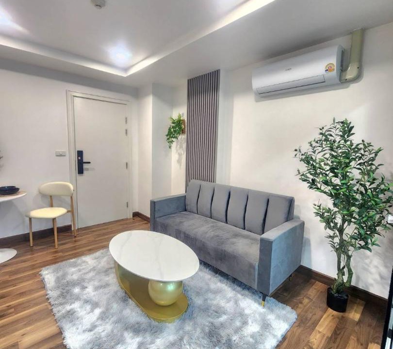 Photo of Livingroom in Khanna Yao