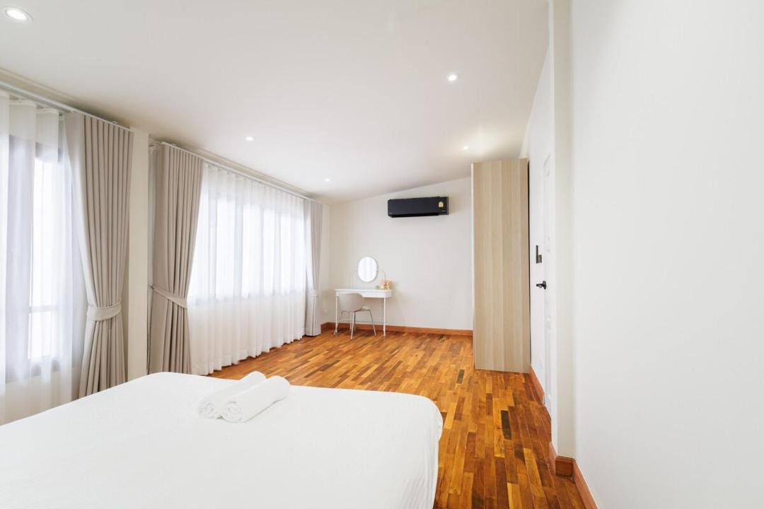 Photo of Bedroom in Khlong Tan Nuea