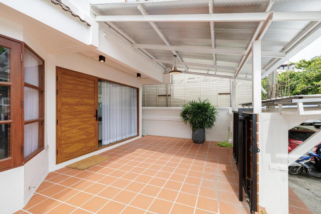 Photo of Patio Balcony in Khlong Tan Nuea